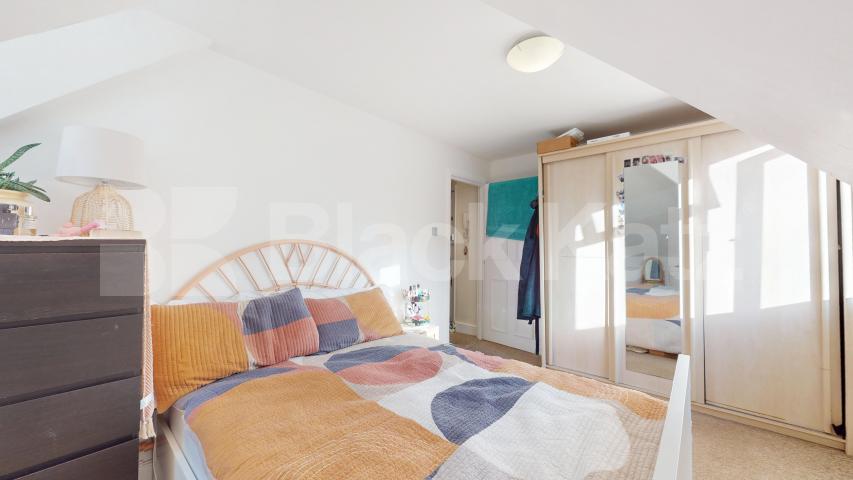 Lovely two bed set within a period house close to Tube & Shops Finchley Road, Finchley Road / Swiss Cottage